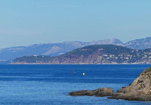 Le Pradet - Vue sur le Cap Garonne et les Baux rouges