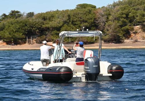 Secretrip vous embarque pour une demi-journée de rêve vers Porquerolles, Giens, la côte sauvage de Giens etc - La plage noire du langoustier, Porquerolles