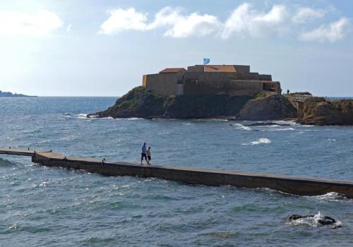 Visite guidée entre le Sanctuaire d’Aristée et le Fort du Pradeau_Hyères