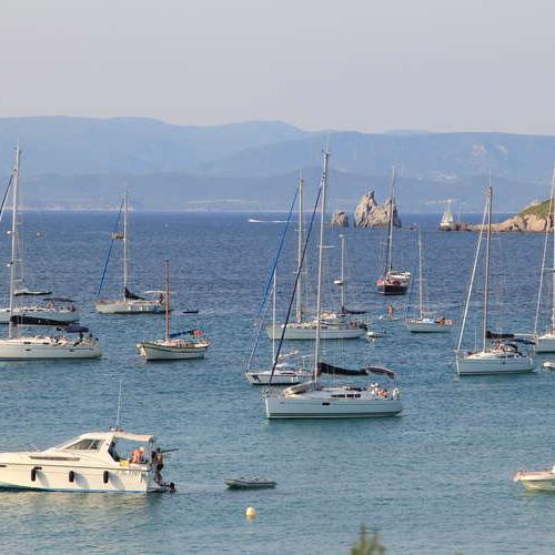 loisirs-en-mer-a-port-cros-et-porquerolles-quelques-regles_format_512x500.jpg