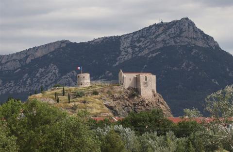 Vue sur le rocher de La Garde depuis le Parc Nature - Vue sur le rocher de La Garde depuis le Parc Nature