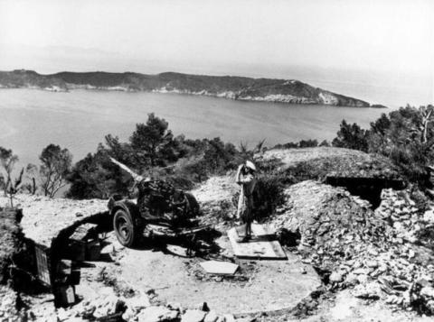 Poste de combat allemand (1943/1944) installé au fort de l'Eminence - Poste de combat allemand (1943/1944) installé au fort de l'Eminence.