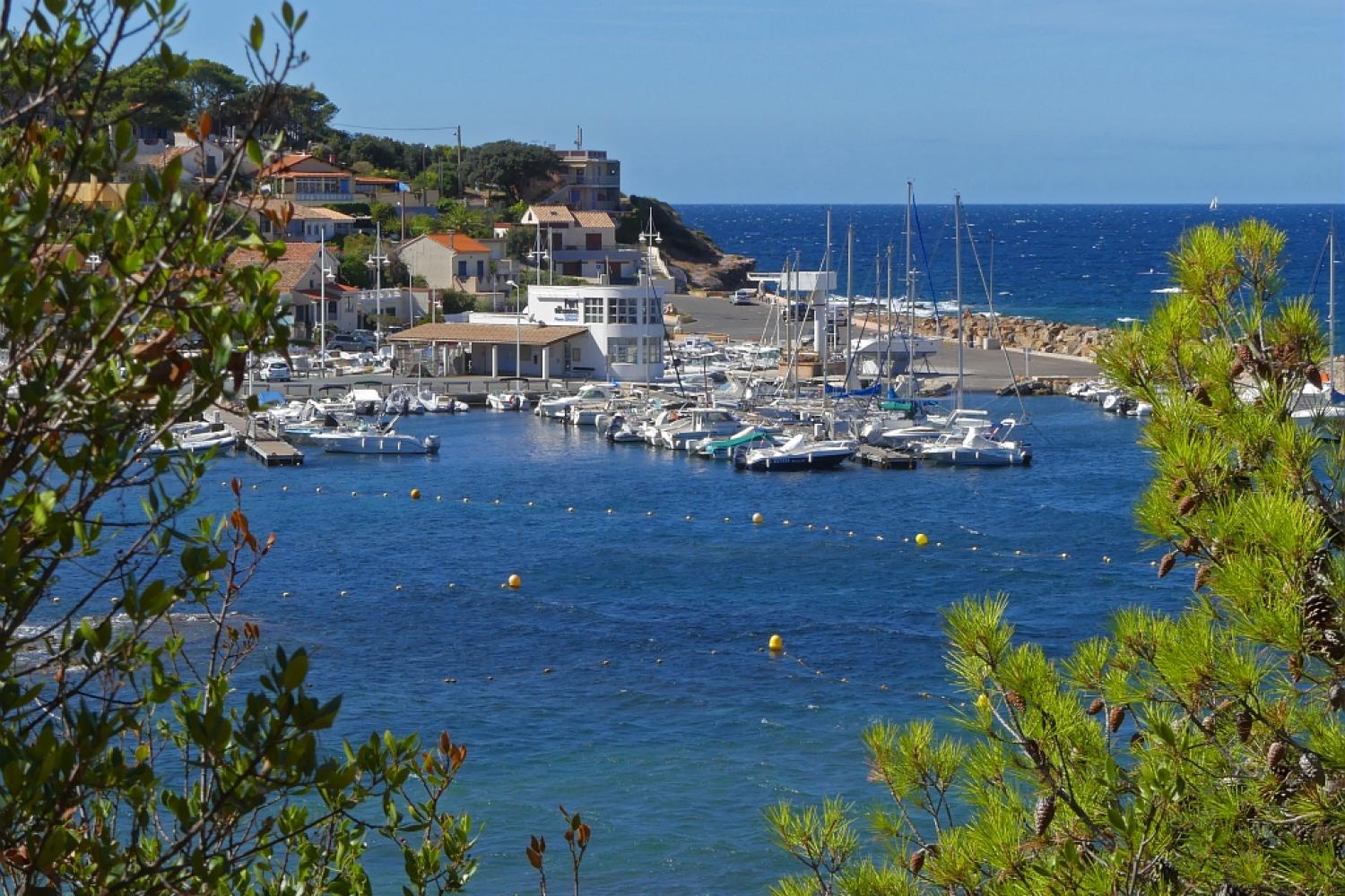 Le port des oursinières au Pradet