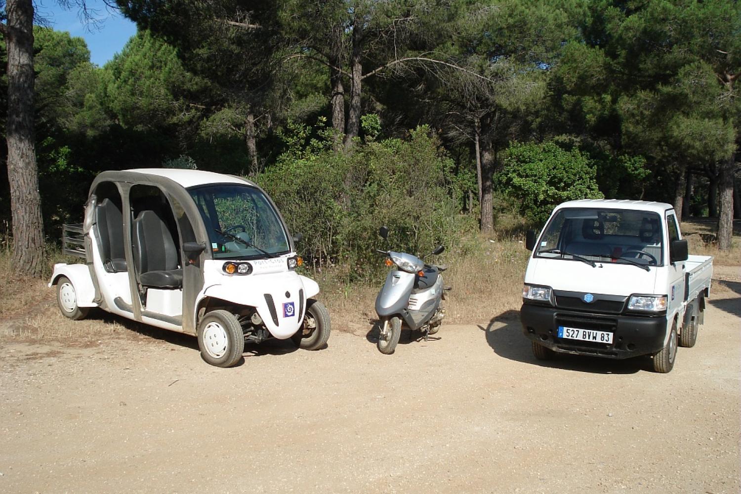 equipement-en-vehicules-electriques-sur-l-ile-de-porquerolles.jpg