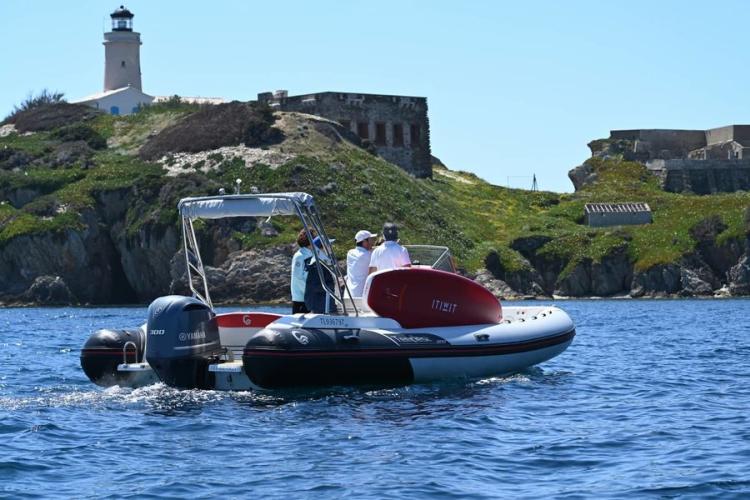 Secretrip vous embarque pour une demi-journée de rêve vers Porquerolles, Giens, la côte sauvage de Giens etc - l'arrivée au grand Ribaud et son phare