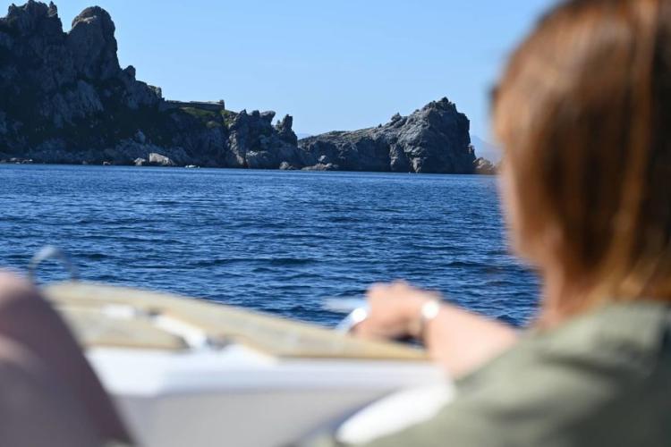 Secretrip vous embarque pour une demi-journée de rêve vers Porquerolles, Giens, la côte sauvage de Giens etc - A l'approche du crcocodile de Porquerolles