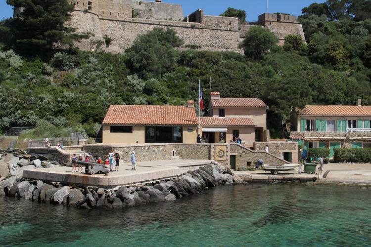 Maison du Parc national de Port-Cros à Port-Cros - Maison du Parc Port - Cros - Accueil Port-Cros