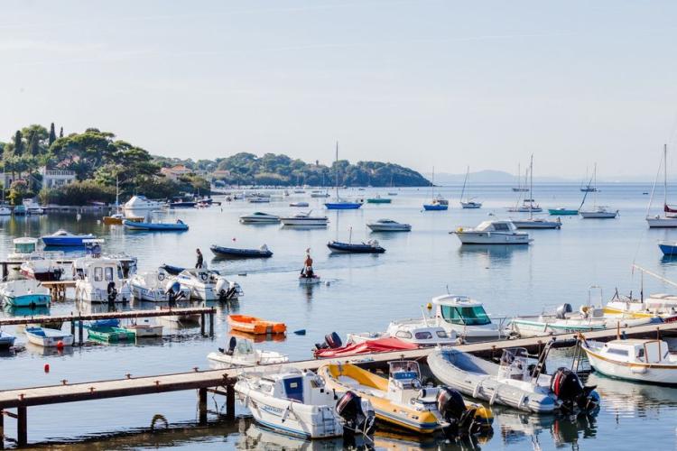 Ponton port de la Madrague Presqu'île de Giens