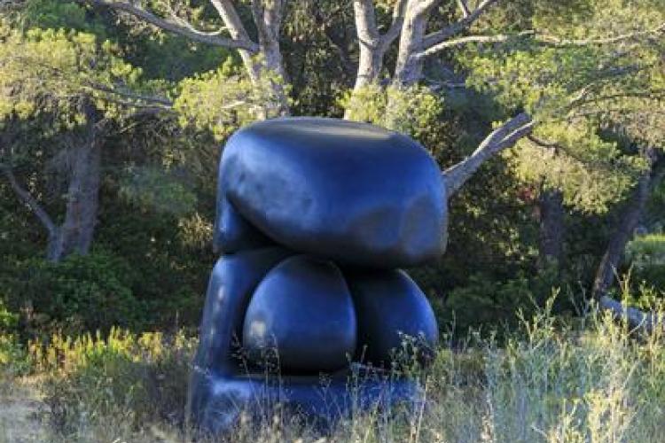 Villa Carmignac  musée d'art contemporain_Hyères - Wang Keping, Lolo, 2018 Bronze 4 X 2,70 X 2,55 cm