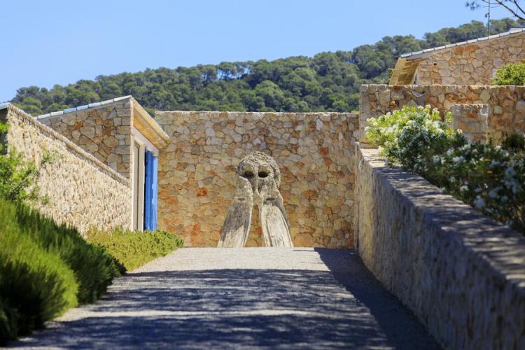 Villa Carmignac  musée d'art contemporain_Hyères - Miquel Barceló, Alycastre, 2018 Bronze avec patine 3,21 X 2,47 X 2,68 m