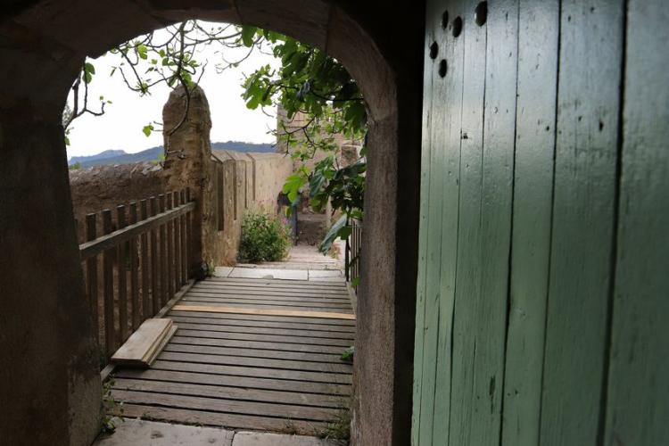 Pont Levis - Entrée par le Pont Levis