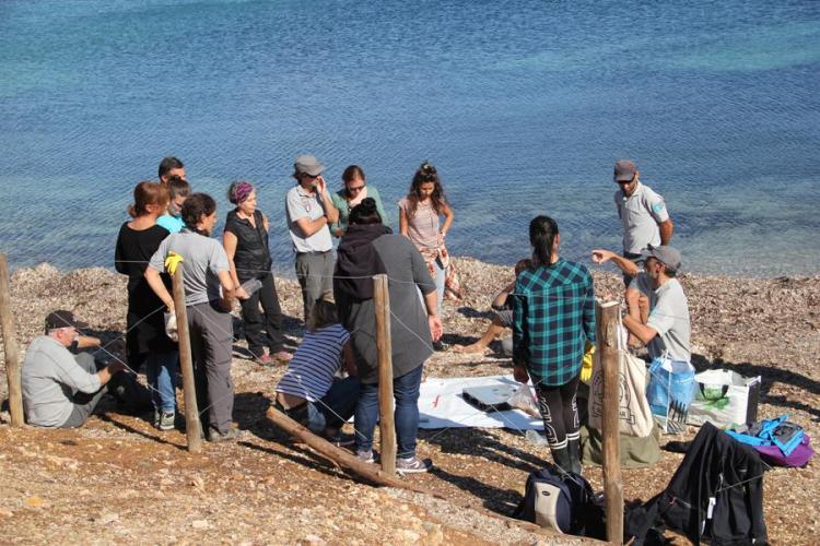 Tri sélectif des déchets ramassés sur la plage du Bon Renaud - Tri sélectif des déchets ramassés sur la plage du Bon Renaud